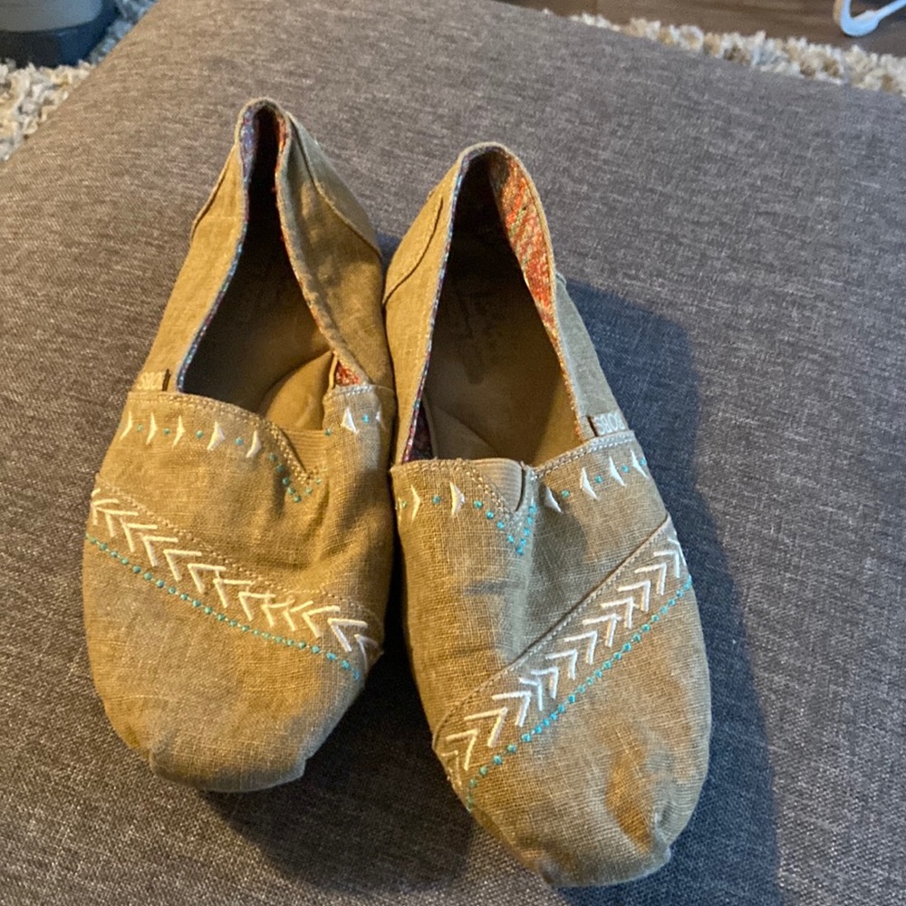 Tan embroidered bobs by sketchers